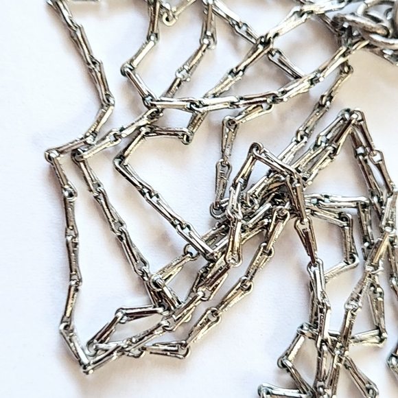 NEW YORK & COMPANY MARCASITE PENDANT NECKLACE - 36" EXTRA LONG CHAIN - Picture 5 of 6